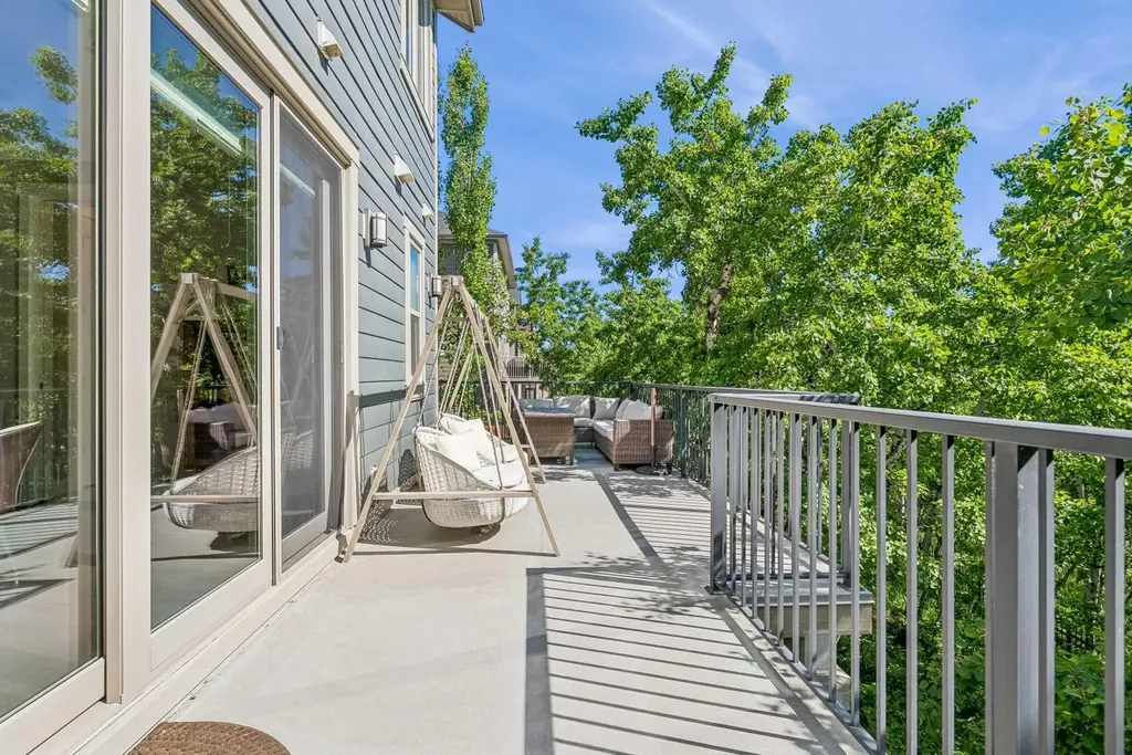 30 Ascot Crescent SW Calgary AB T3H 0T9