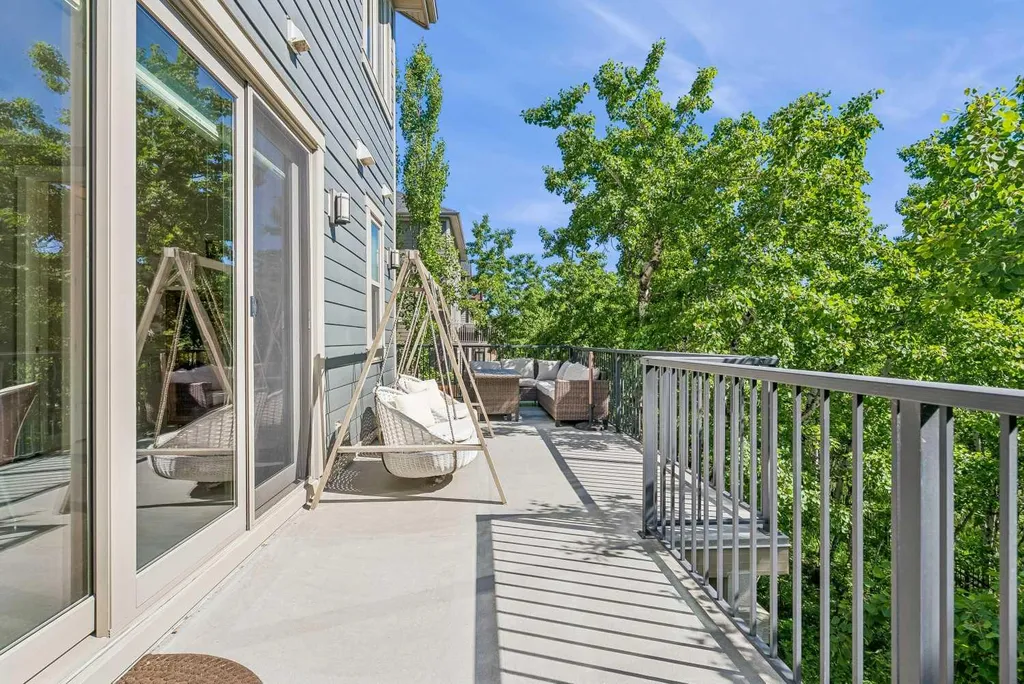 30 Ascot Crescent SW Calgary AB T3H 0T9