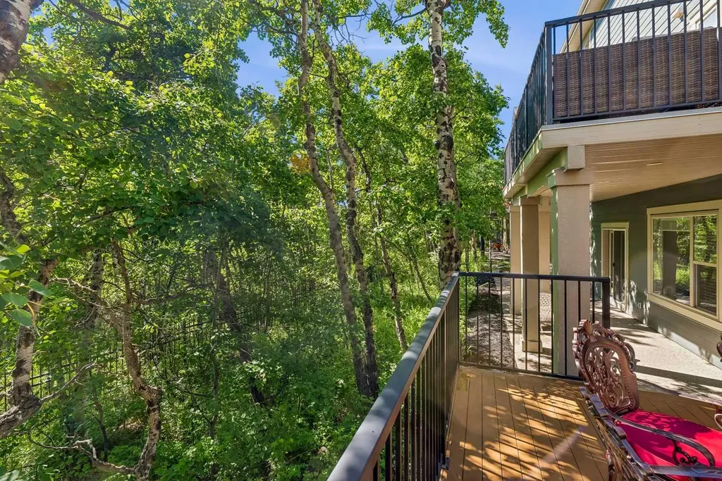 30 Ascot Crescent SW Calgary AB T3H 0T9