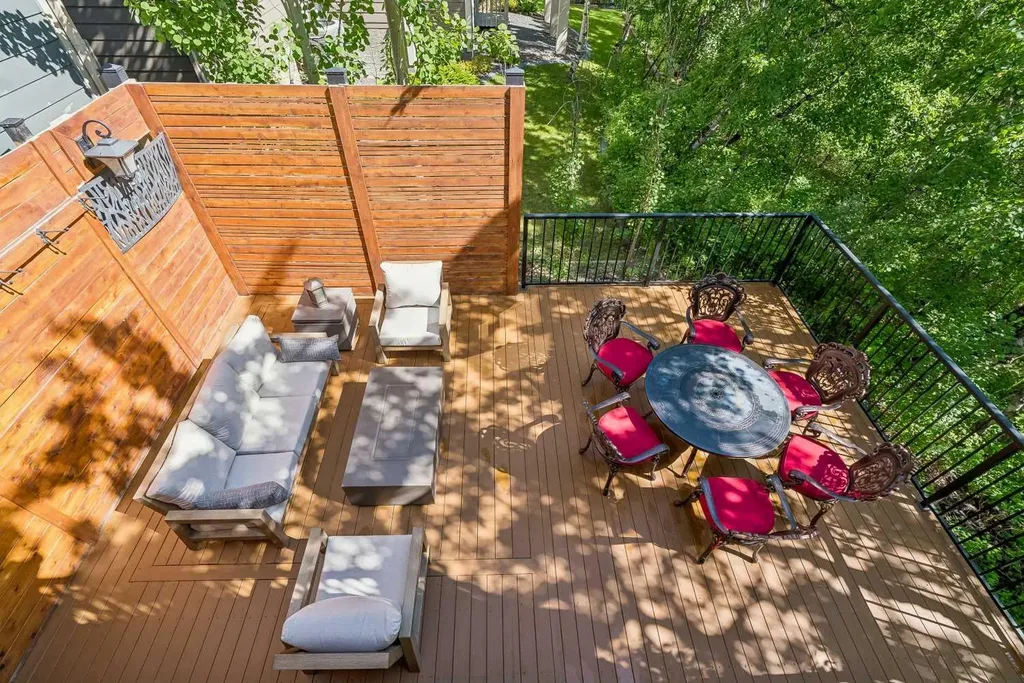 30 Ascot Crescent SW Calgary AB T3H 0T9