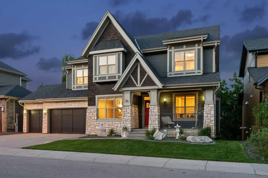 30 Ascot Crescent SW Calgary AB T3H 0T9