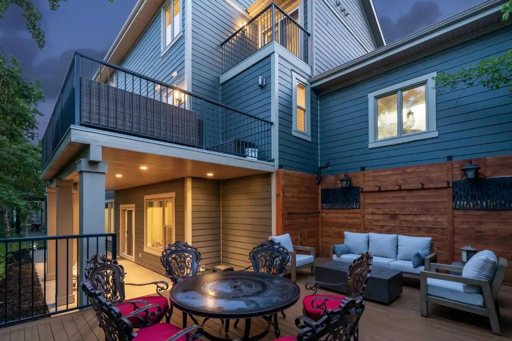 30 Ascot Crescent SW Calgary AB T3H 0T9