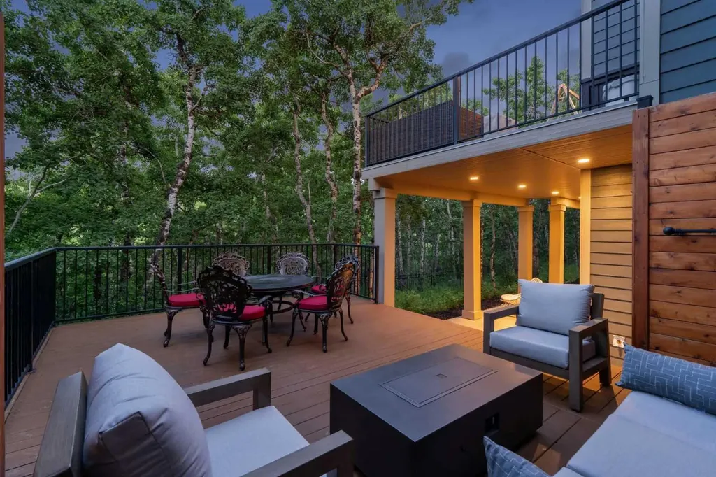 30 Ascot Crescent SW Calgary AB T3H 0T9