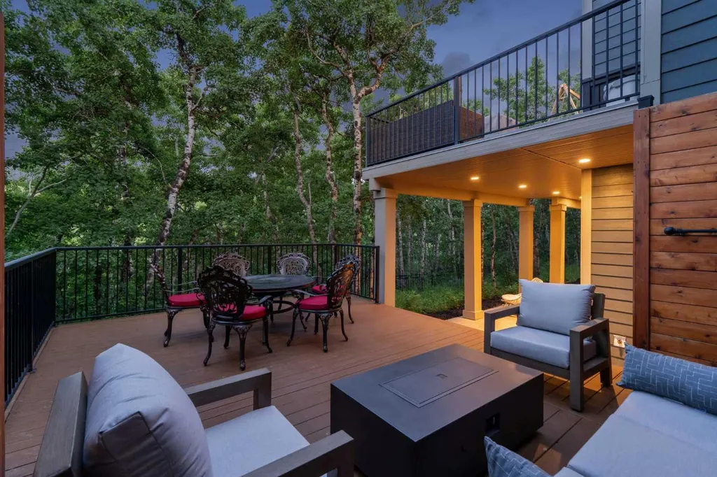30 Ascot Crescent SW Calgary AB T3H 0T9