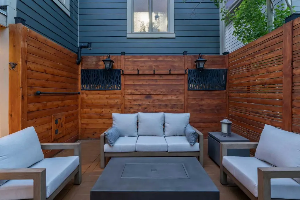30 Ascot Crescent SW Calgary AB T3H 0T9