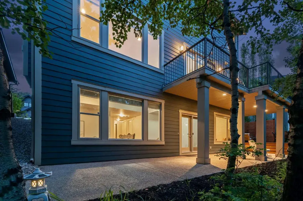 30 Ascot Crescent SW Calgary AB T3H 0T9