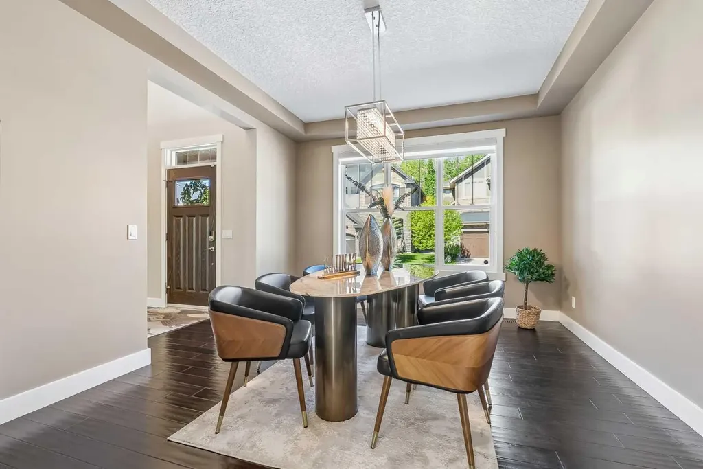 30 Ascot Crescent SW Calgary AB T3H 0T9