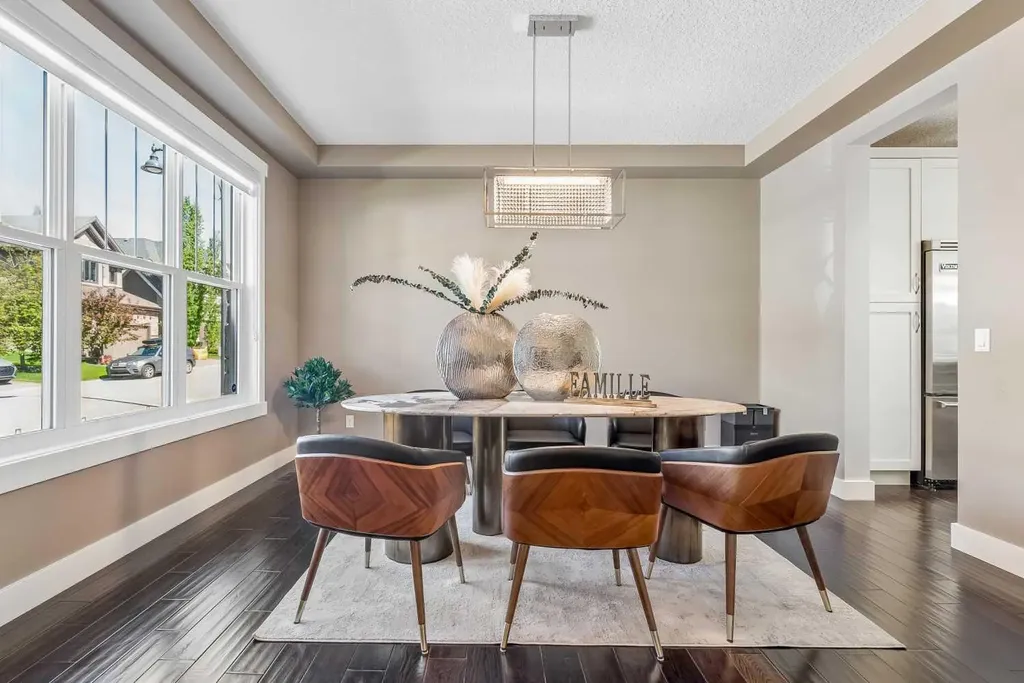 30 Ascot Crescent SW Calgary AB T3H 0T9