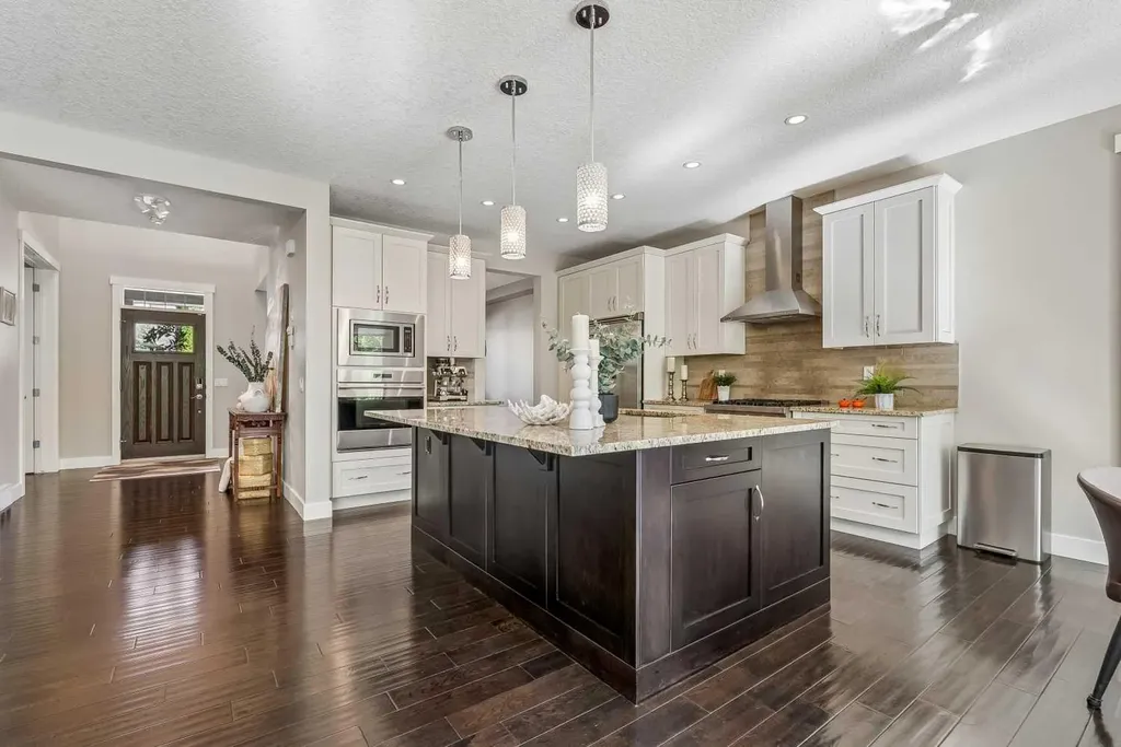30 Ascot Crescent SW Calgary AB T3H 0T9