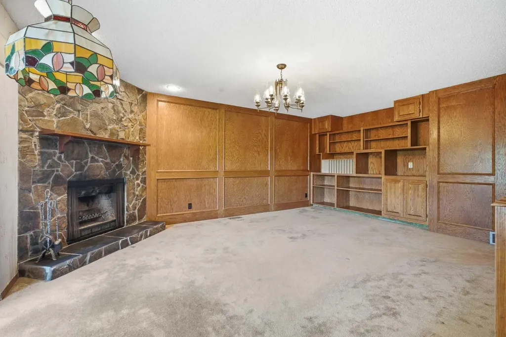 168 Edgehill Close NW Calgary AB T3A 2Z1