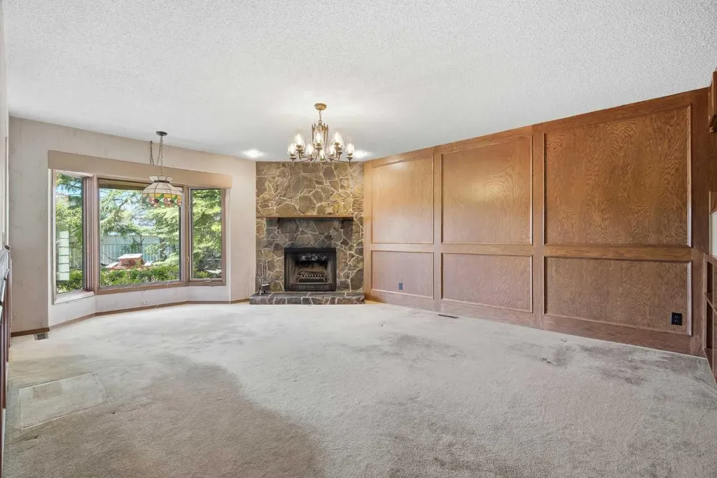 168 Edgehill Close NW Calgary AB T3A 2Z1