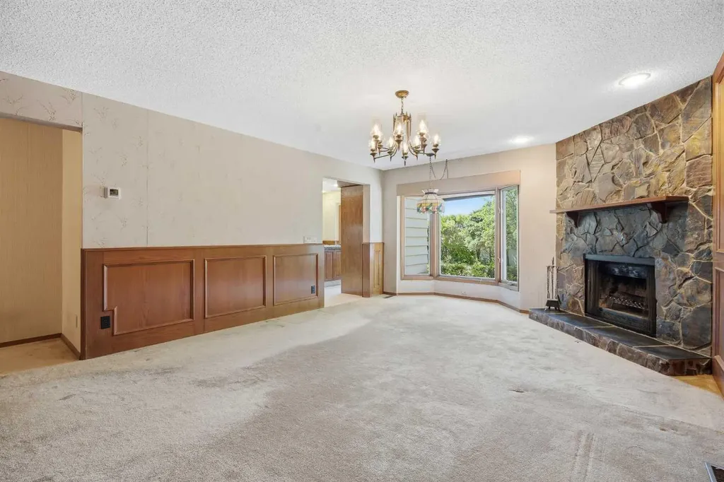 168 Edgehill Close NW Calgary AB T3A 2Z1