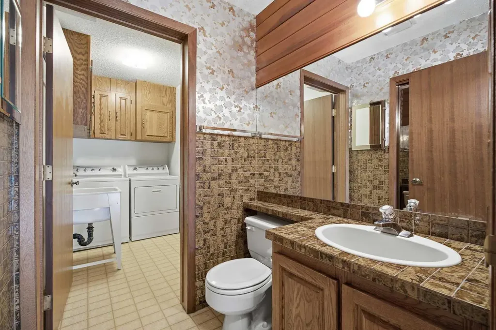 168 Edgehill Close NW Calgary AB T3A 2Z1
