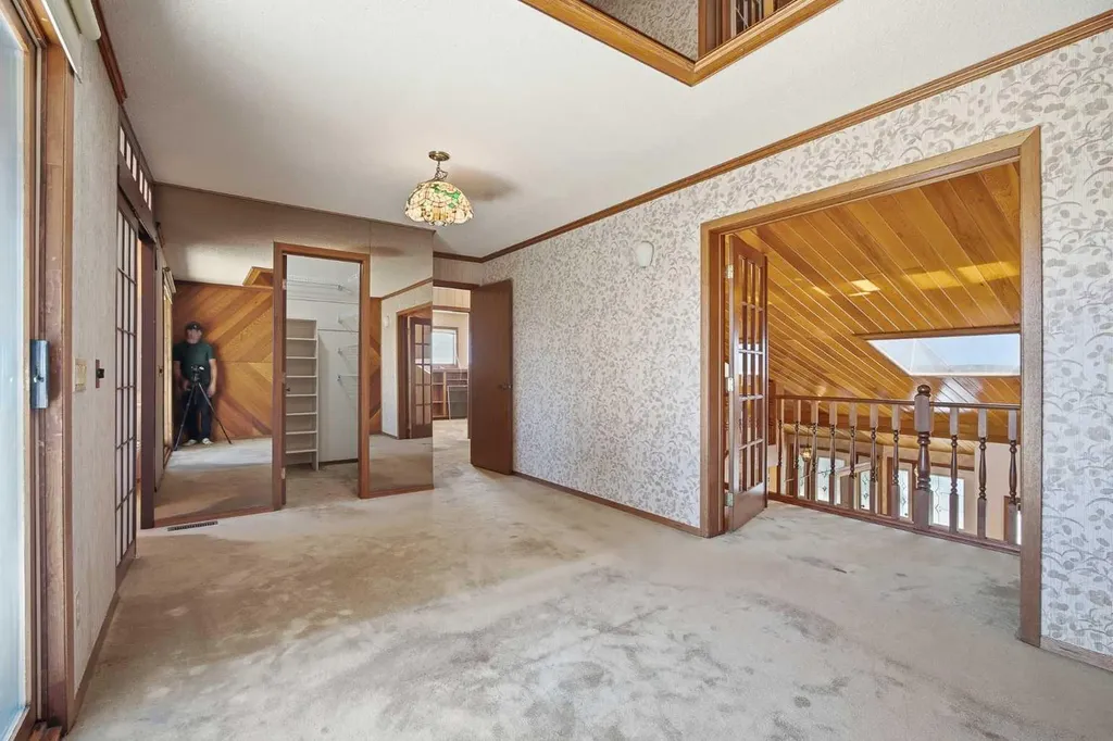 168 Edgehill Close NW Calgary AB T3A 2Z1