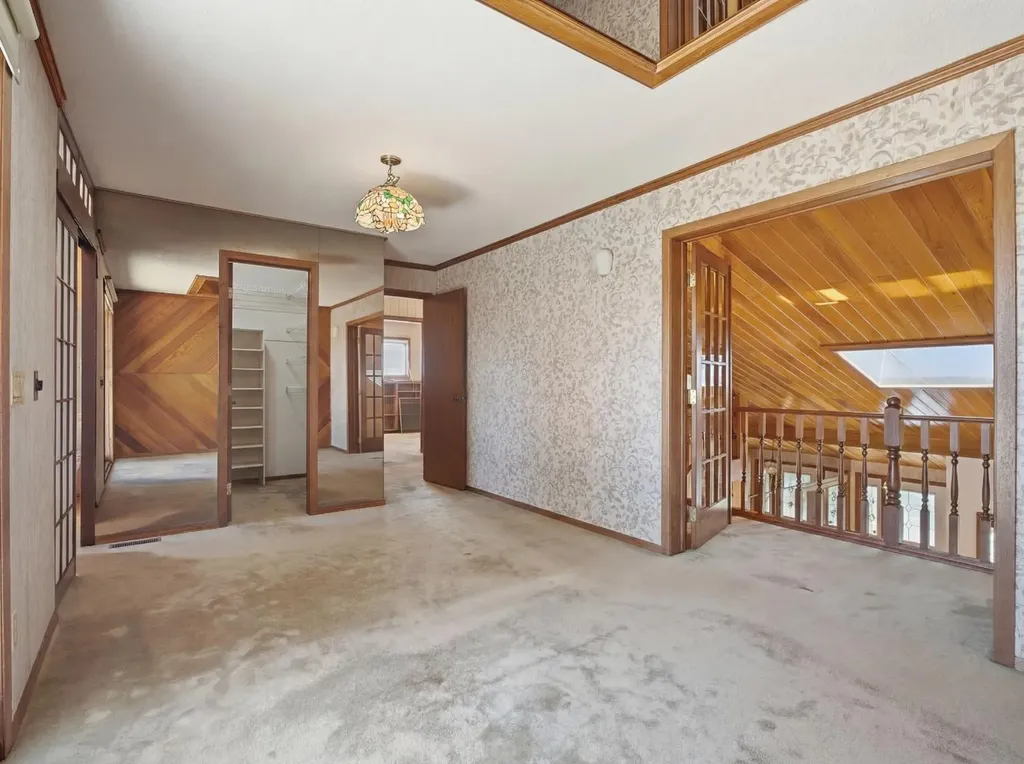 168 Edgehill Close NW Calgary AB T3A 2Z1