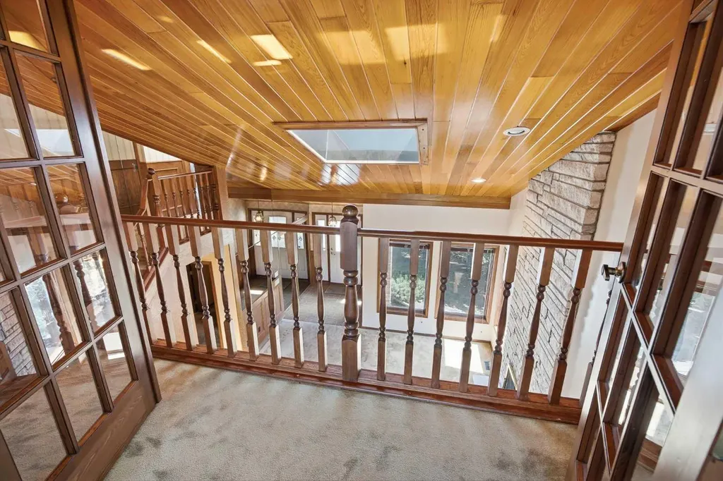168 Edgehill Close NW Calgary AB T3A 2Z1