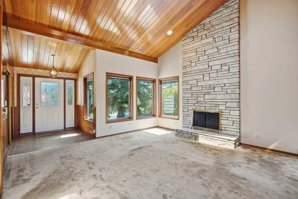 168 Edgehill Close NW Calgary AB T3A 2Z1