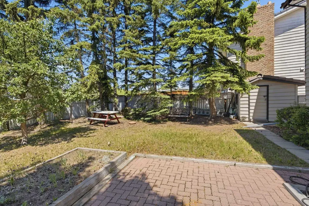 168 Edgehill Close NW Calgary AB T3A 2Z1