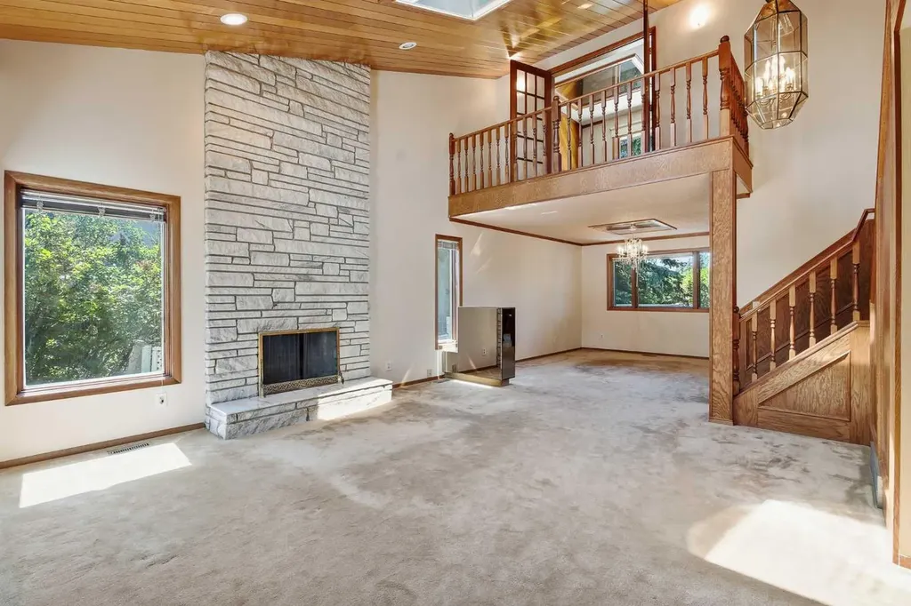 168 Edgehill Close NW Calgary AB T3A 2Z1