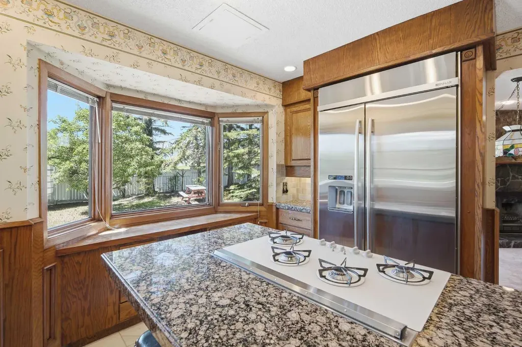 168 Edgehill Close NW Calgary AB T3A 2Z1