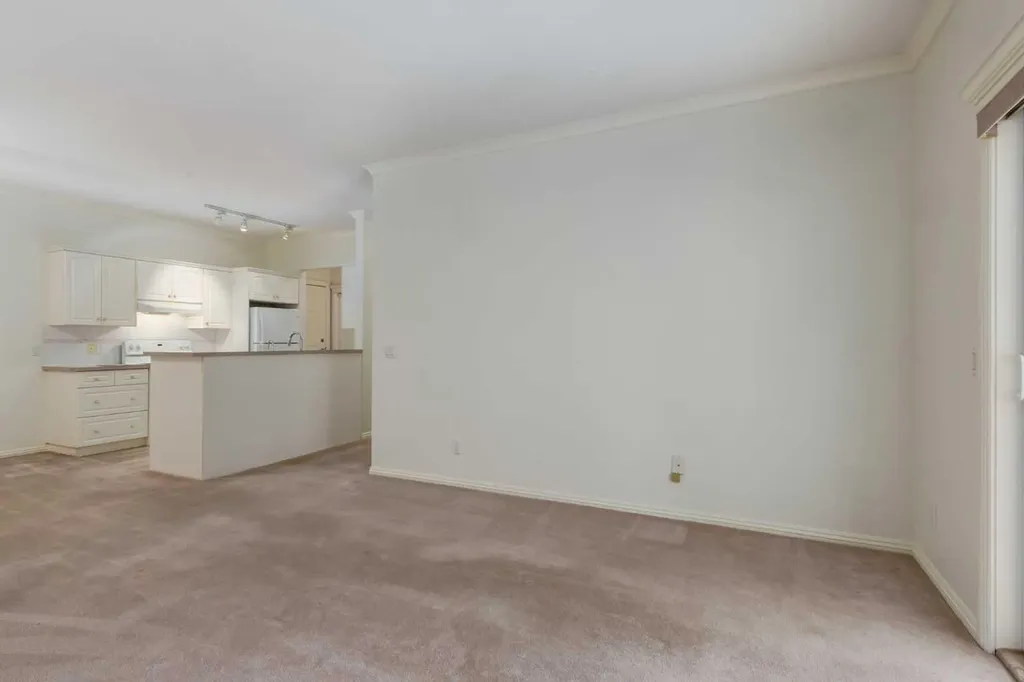 7 Lineham Avenue Okotoks AB T1S1Z2