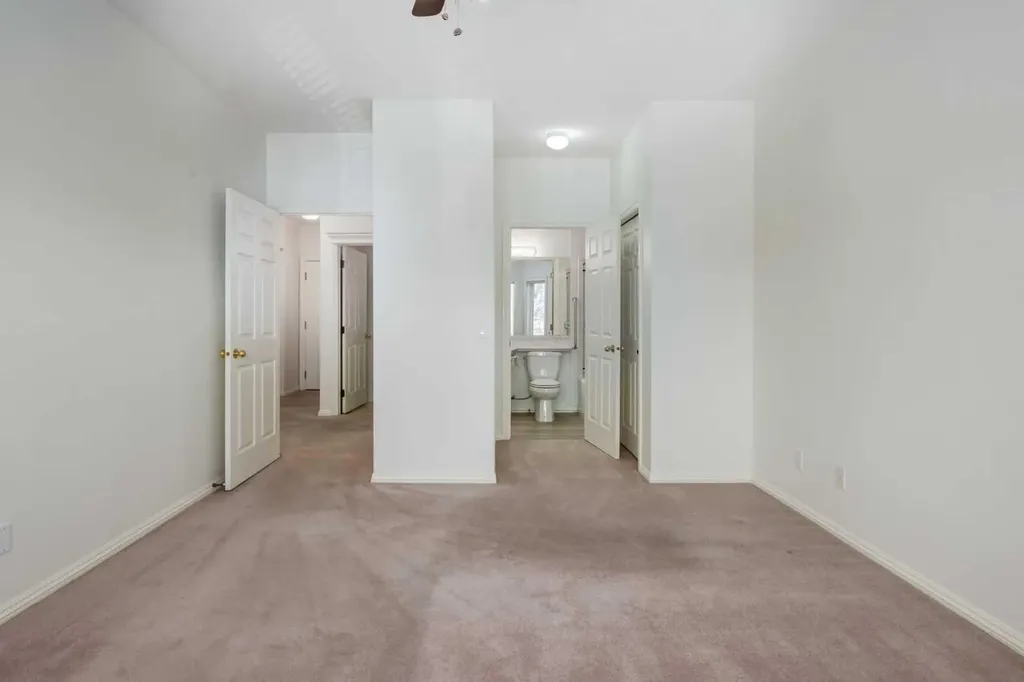 7 Lineham Avenue Okotoks AB T1S1Z2