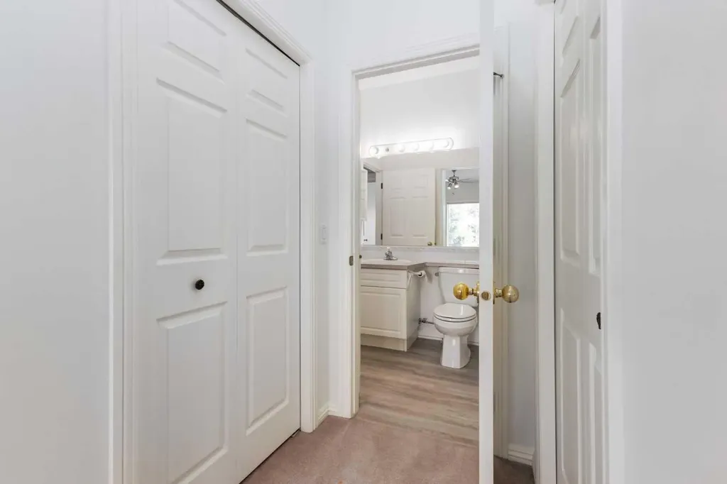 7 Lineham Avenue Okotoks AB T1S1Z2