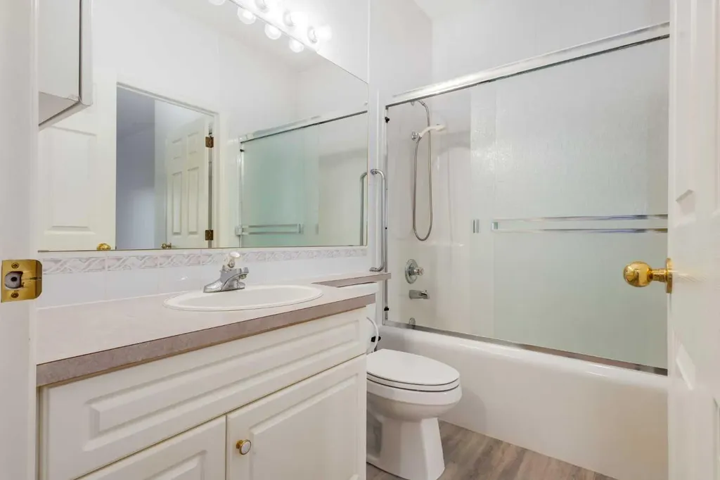 7 Lineham Avenue Okotoks AB T1S1Z2