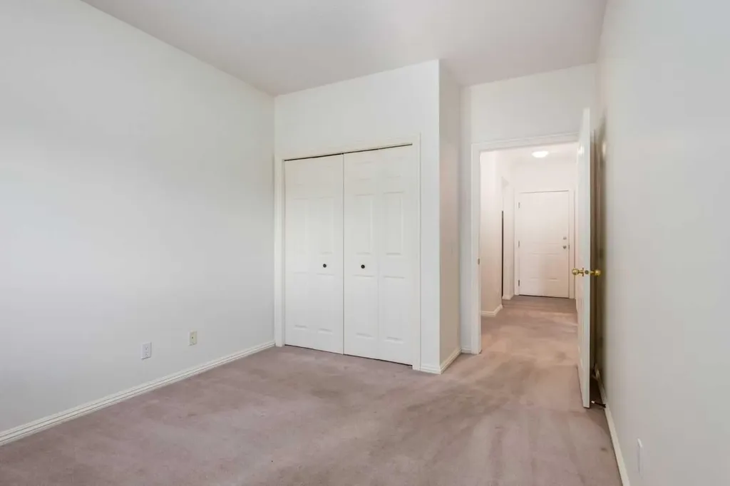 7 Lineham Avenue Okotoks AB T1S1Z2