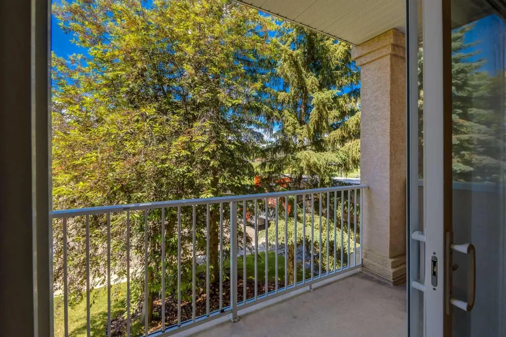 7 Lineham Avenue Okotoks AB T1S1Z2
