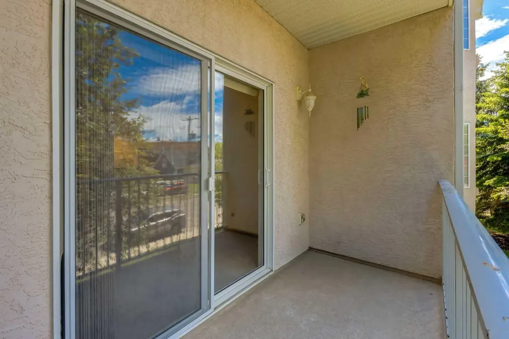7 Lineham Avenue Okotoks AB T1S1Z2