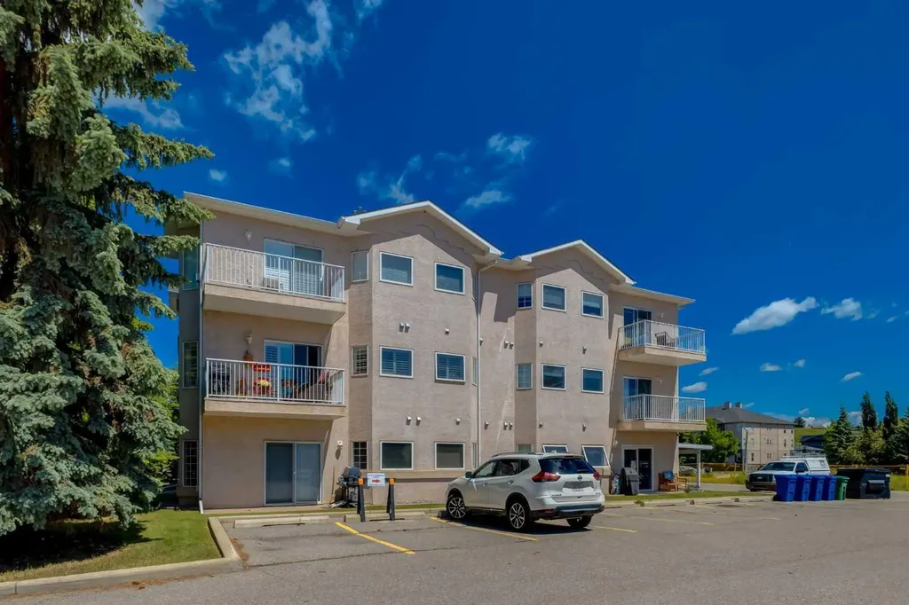 7 Lineham Avenue Okotoks AB T1S1Z2