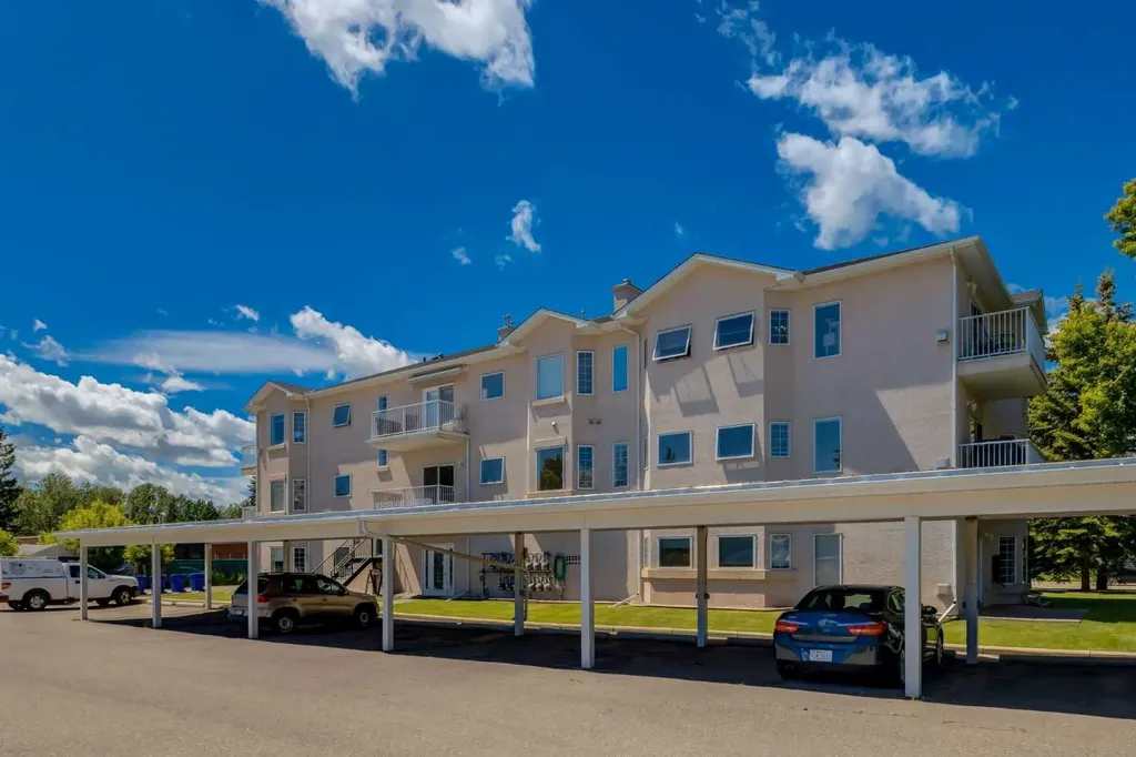 7 Lineham Avenue Okotoks AB T1S1Z2