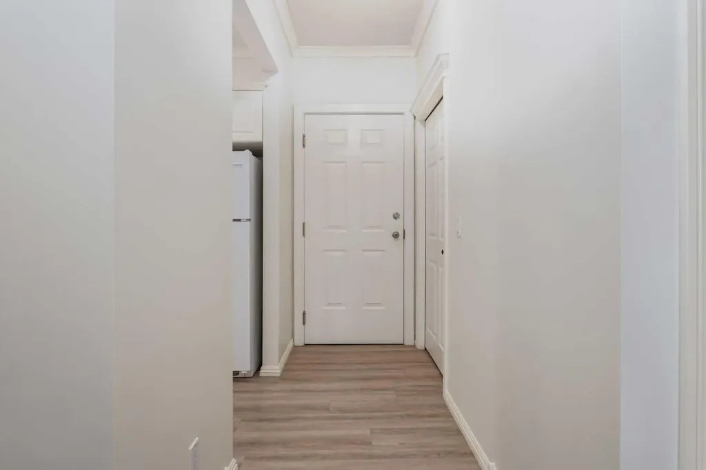 7 Lineham Avenue Okotoks AB T1S1Z2