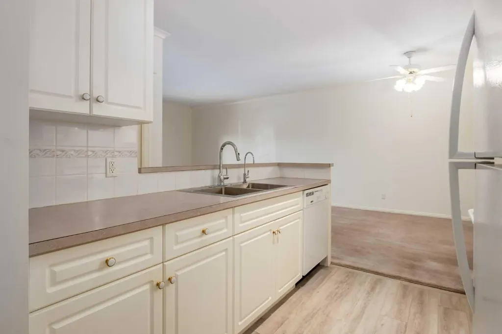 7 Lineham Avenue Okotoks AB T1S1Z2