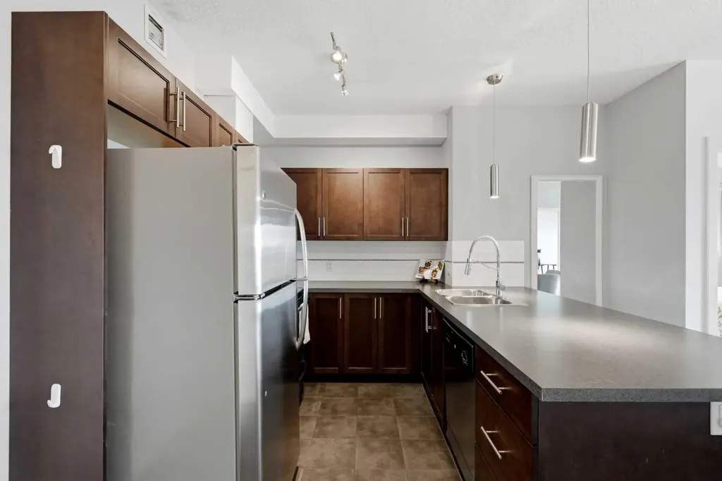 604 East Lake Boulevard NE Airdrie AB T4A0G6