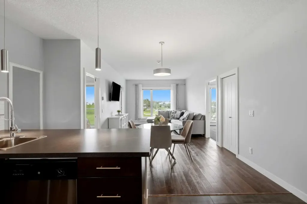 604 East Lake Boulevard NE Airdrie AB T4A0G6