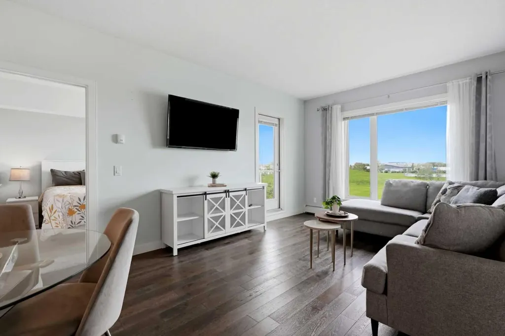 604 East Lake Boulevard NE Airdrie AB T4A0G6