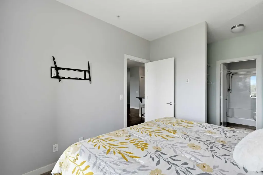 604 East Lake Boulevard NE Airdrie AB T4A0G6