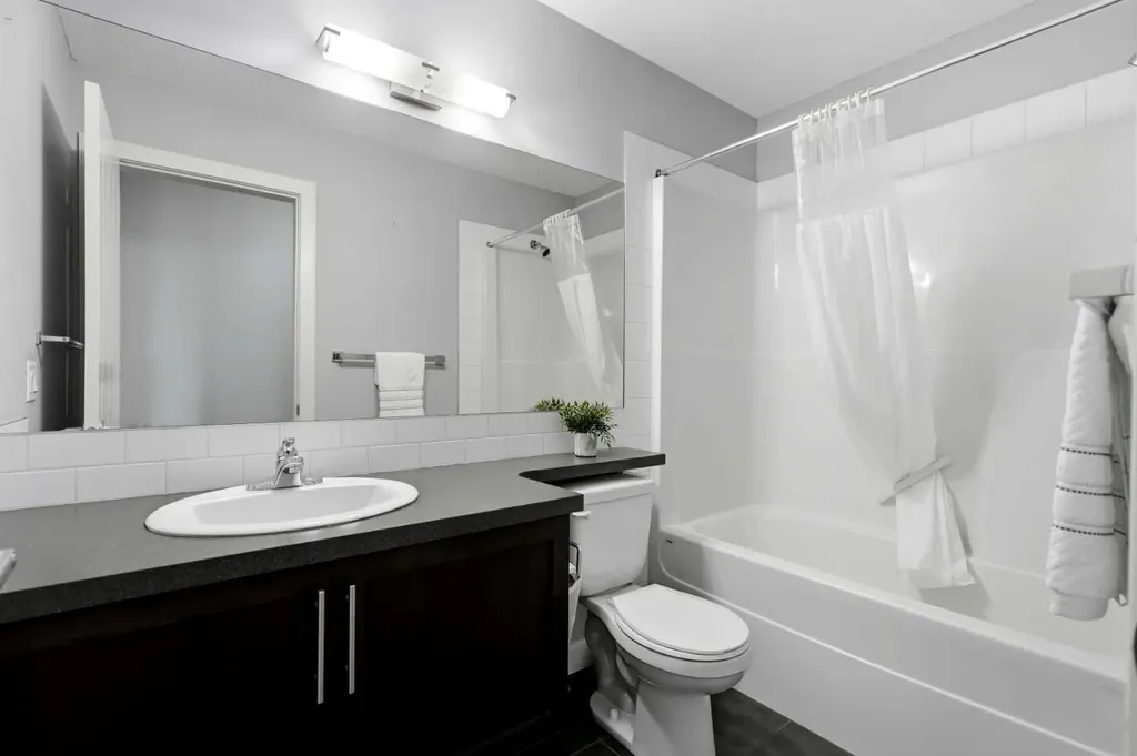 604 East Lake Boulevard NE Airdrie AB T4A0G6