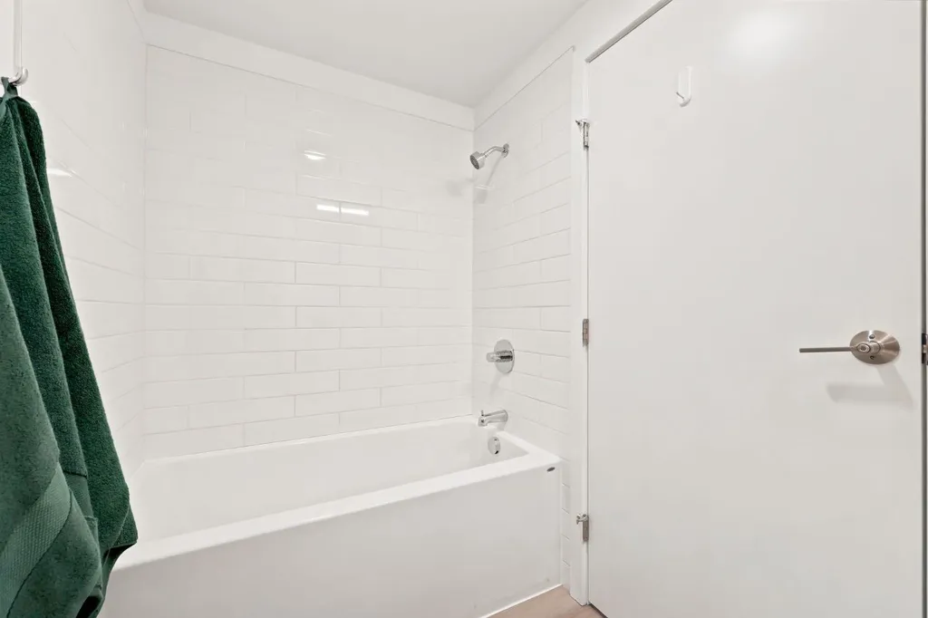 123 4 Street Calgary AB T2E 8K3