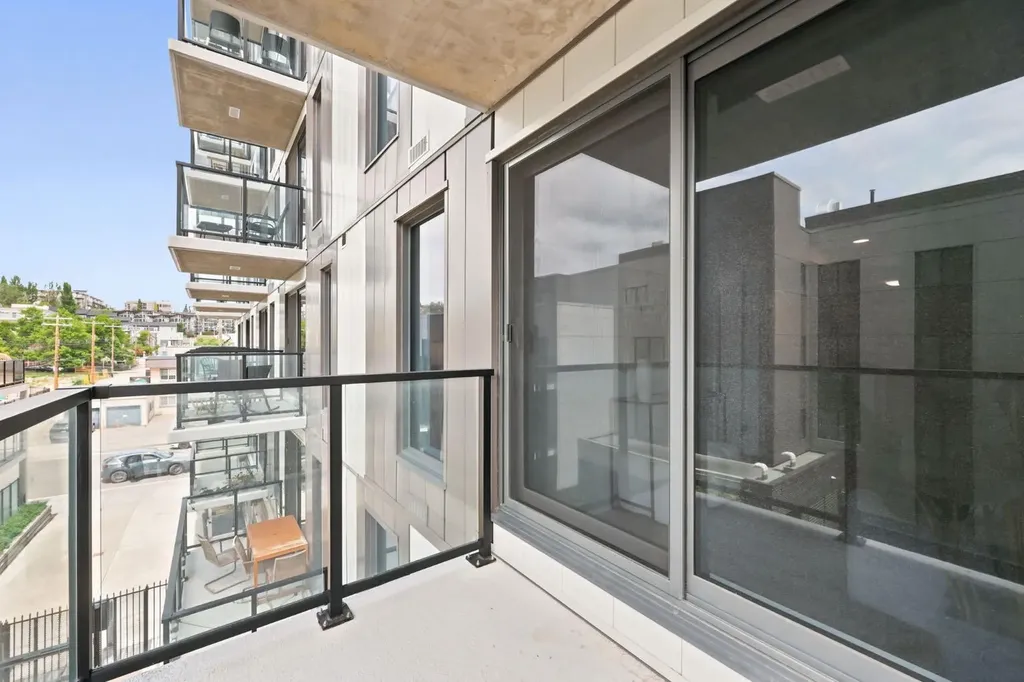 123 4 Street Calgary AB T2E 8K3