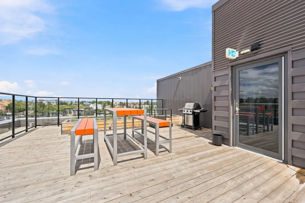 123 4 Street Calgary AB T2E 8K3