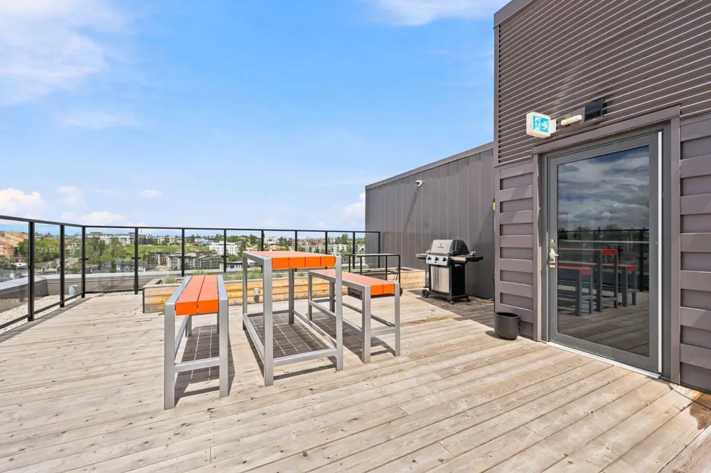 123 4 Street Calgary AB T2E 8K3