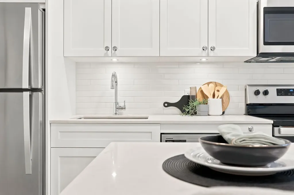 123 4 Street Calgary AB T2E 8K3