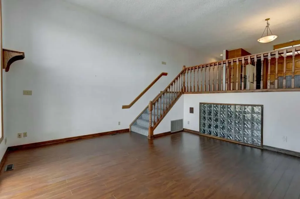 1921 6 Street SE Calgary AB T2G 2Y3