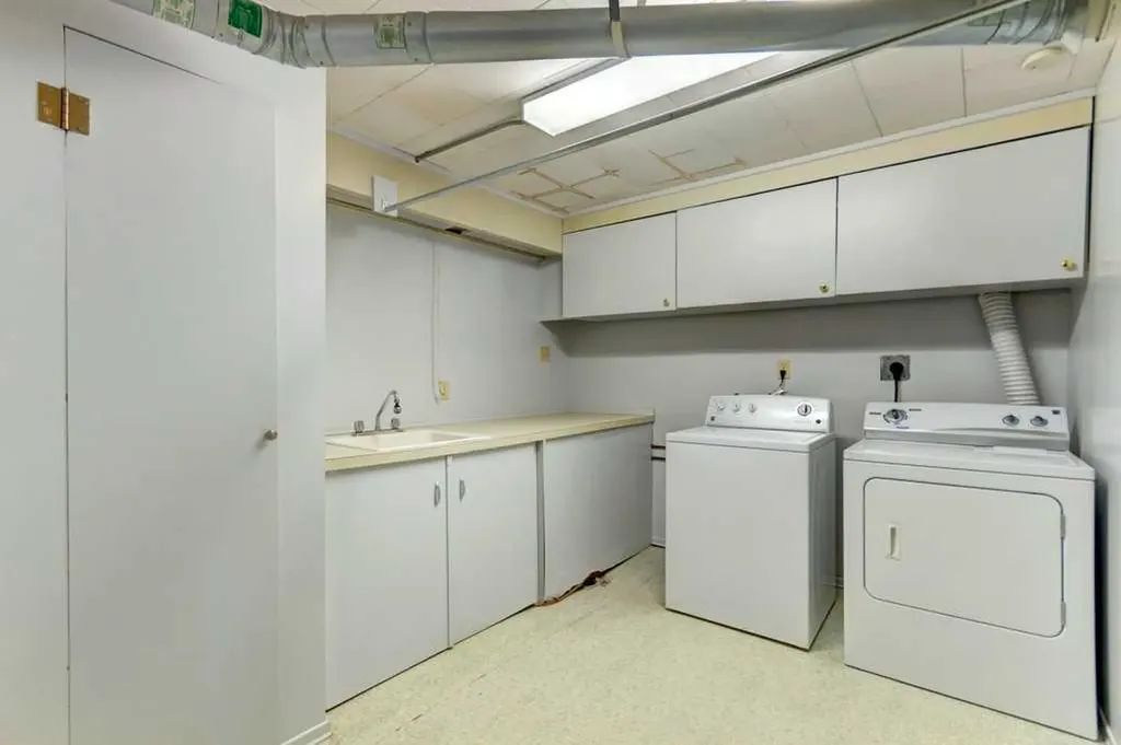 1921 6 Street SE Calgary AB T2G 2Y3