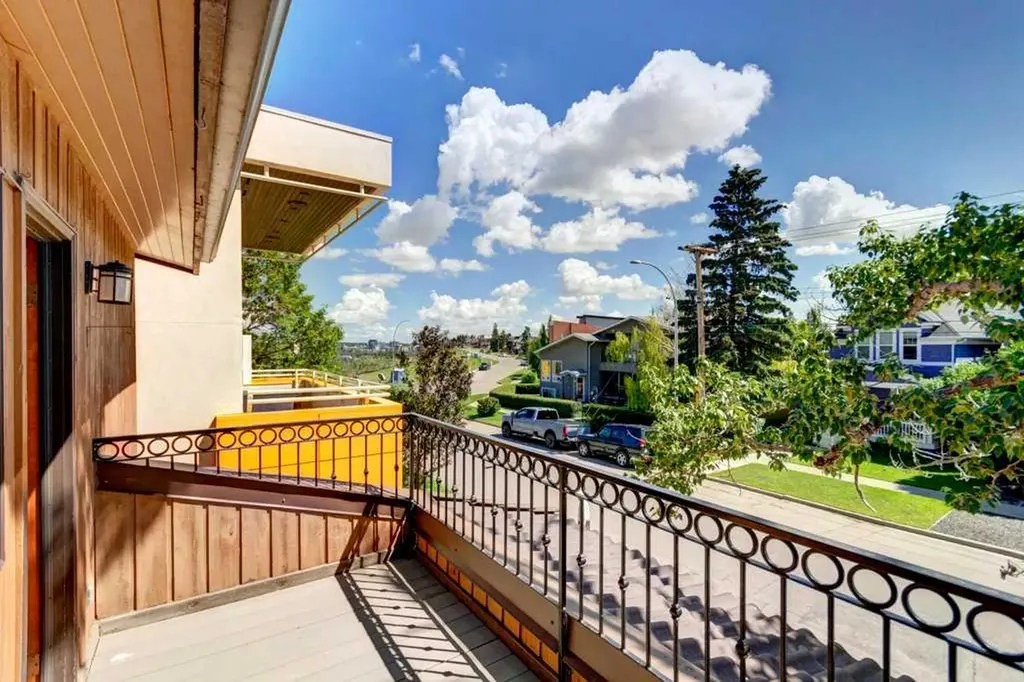 1921 6 Street SE Calgary AB T2G 2Y3