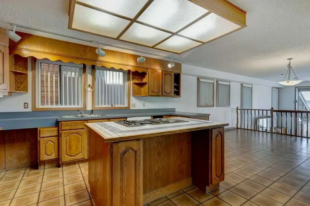 1921 6 Street SE Calgary AB T2G 2Y3