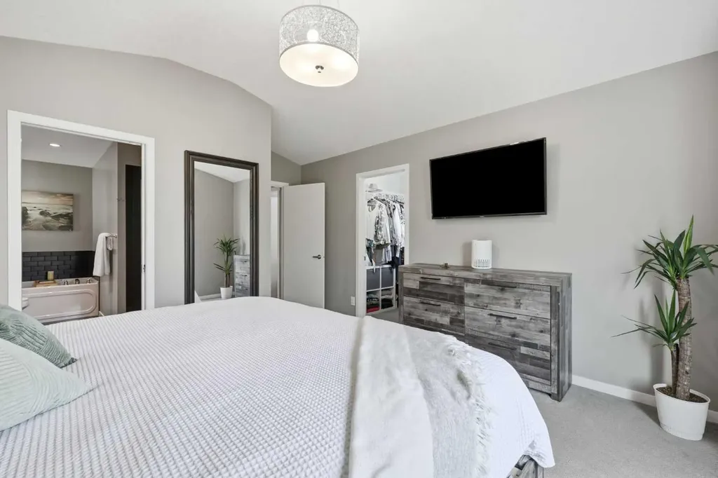 170 Mahogany Heights SE Calgary AB T3M 0X6